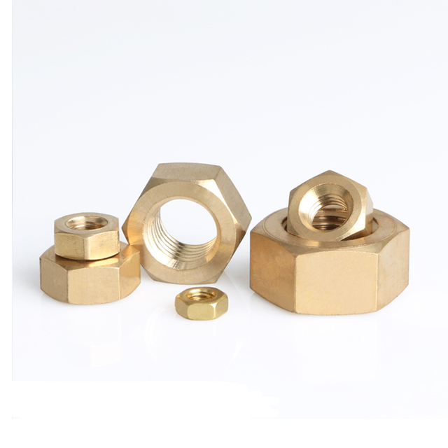 &Eacute;crous hexagonaux en cuivre et laiton DIN934